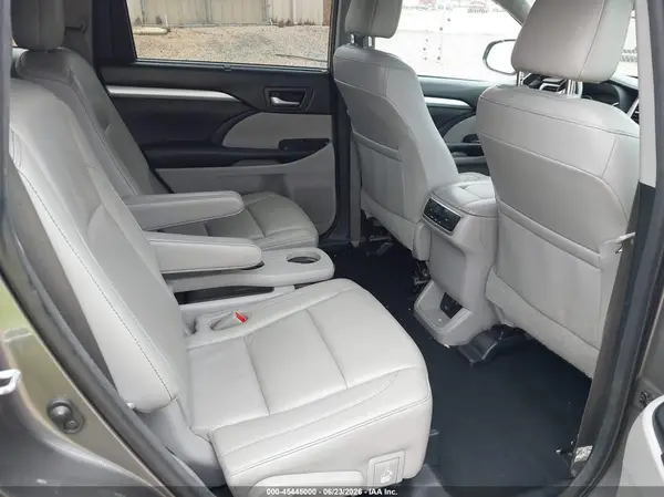 5TDKZRFH7JS544235 2018 TOYOTA HIGHLANDER - Image 8