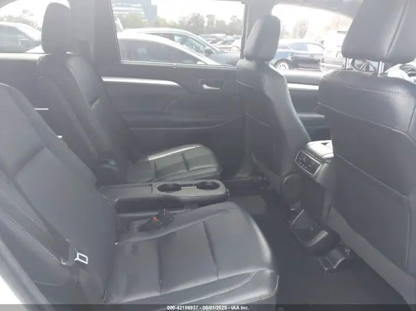 5TDKZRFH7JS546793 2018 TOYOTA HIGHLANDER - Image 8