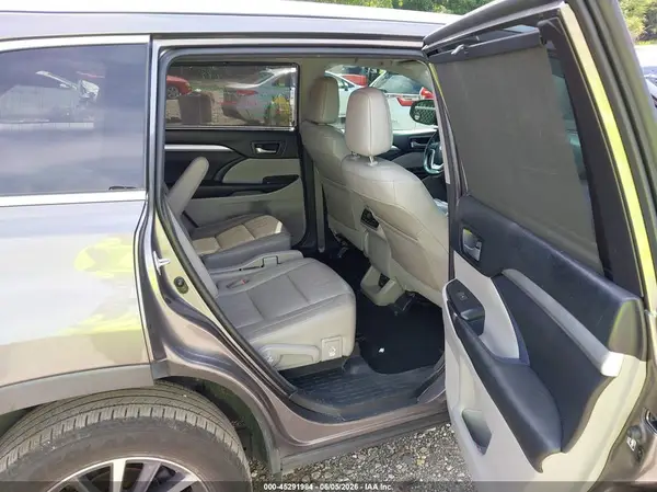5TDKZRFH7JS546860 2018 TOYOTA HIGHLANDER - Image 8