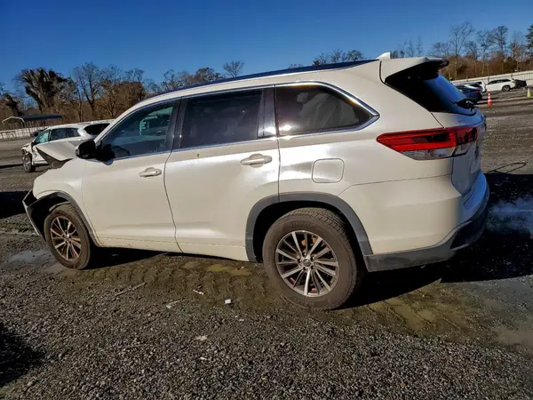 5TDKZRFH7JS549516 2018 TOYOTA HIGHLANDER - Image 2