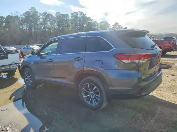 5TDKZRFH7JS550245 2018 TOYOTA HIGHLANDER - Image 2