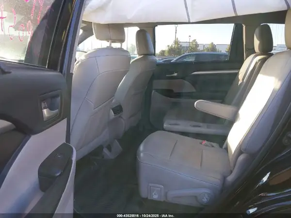 5TDKZRFH7JS550469 2018 TOYOTA HIGHLANDER - Image 8