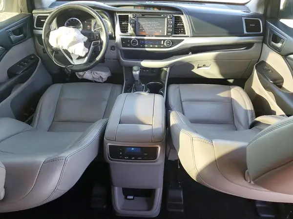 5TDKZRFH7KS299163 2019 TOYOTA HIGHLANDER - Image 8