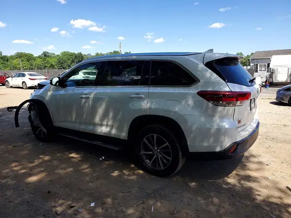 5TDKZRFH7KS300005 2019 TOYOTA HIGHLANDER - Image 2