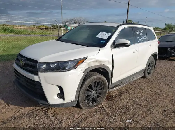 5TDKZRFH7KS302420 2019 TOYOTA HIGHLANDER - Image 2