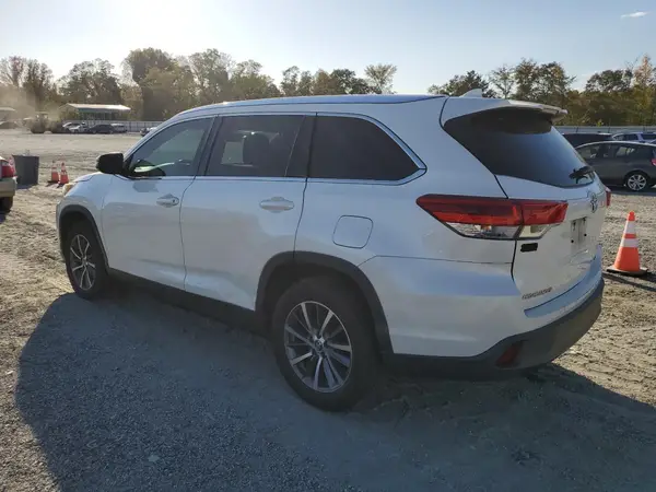 5TDKZRFH7KS303390 2019 TOYOTA HIGHLANDER - Image 2