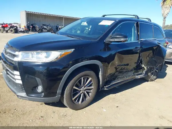 5TDKZRFH7KS307617 2019 TOYOTA HIGHLANDER - Image 2