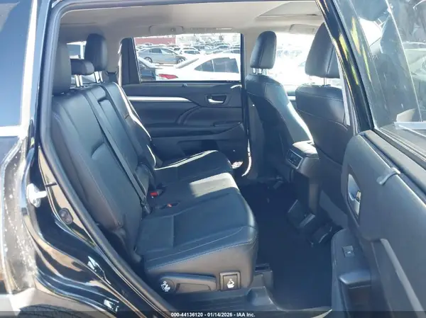 5TDKZRFH7KS307617 2019 TOYOTA HIGHLANDER - Image 8