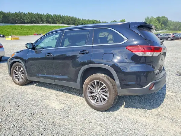5TDKZRFH7KS315569 2019 TOYOTA HIGHLANDER - Image 2