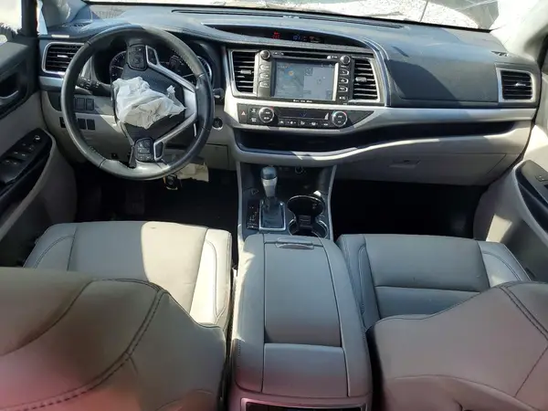 5TDKZRFH7KS315569 2019 TOYOTA HIGHLANDER - Image 8