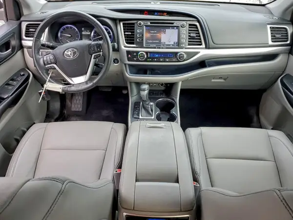 5TDKZRFH7KS318486 2019 TOYOTA HIGHLANDER - Image 8