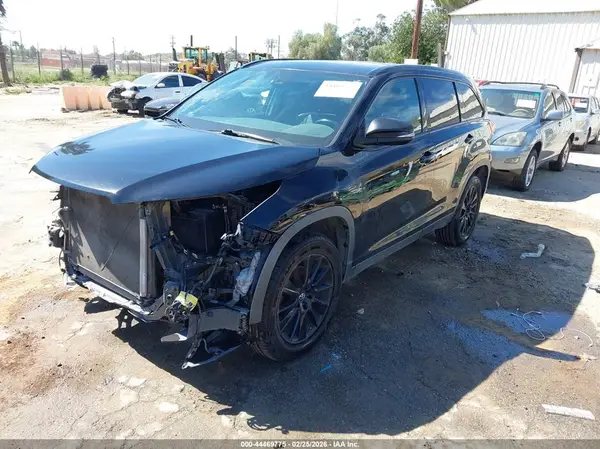 5TDKZRFH7KS323252 2019 TOYOTA HIGHLANDER - Image 2