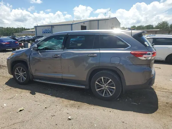 5TDKZRFH7KS324692 2019 TOYOTA HIGHLANDER - Image 2
