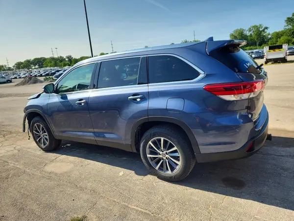 5TDKZRFH7KS329049 2019 TOYOTA HIGHLANDER - Image 2