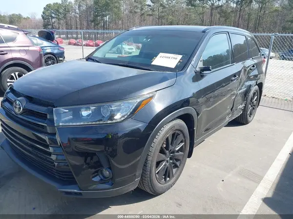 5TDKZRFH7KS331139 2019 TOYOTA HIGHLANDER - Image 2
