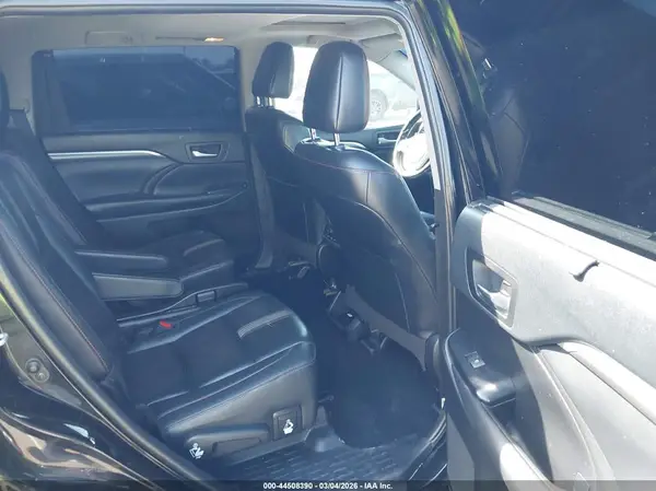 5TDKZRFH7KS331139 2019 TOYOTA HIGHLANDER - Image 8