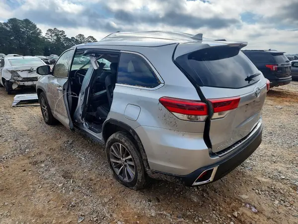 5TDKZRFH7KS331741 2019 TOYOTA HIGHLANDER - Image 2