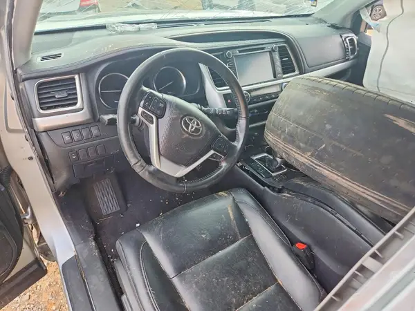 5TDKZRFH7KS331741 2019 TOYOTA HIGHLANDER - Image 8