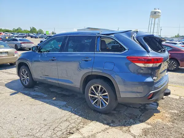 5TDKZRFH7KS333036 2019 TOYOTA HIGHLANDER - Image 2