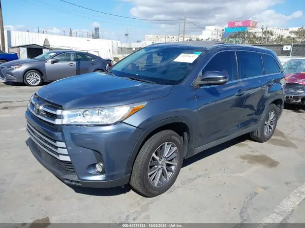 5TDKZRFH7KS346367 2019 TOYOTA HIGHLANDER - Image 2