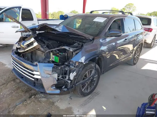 5TDKZRFH7KS346594 2019 TOYOTA HIGHLANDER - Image 2