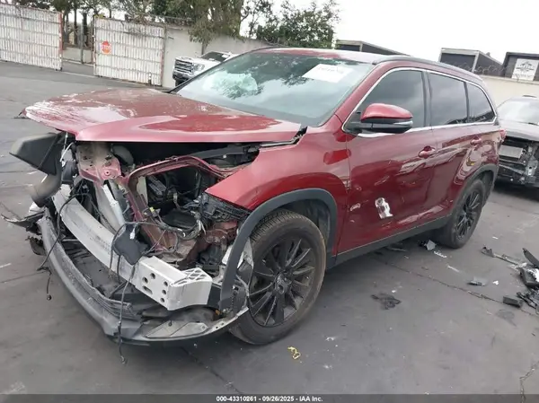 5TDKZRFH7KS348958 2019 TOYOTA HIGHLANDER - Image 2