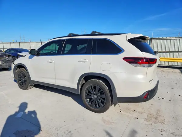 5TDKZRFH7KS353514 2019 TOYOTA HIGHLANDER - Image 2