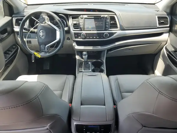 5TDKZRFH7KS355487 2019 TOYOTA HIGHLANDER - Image 8