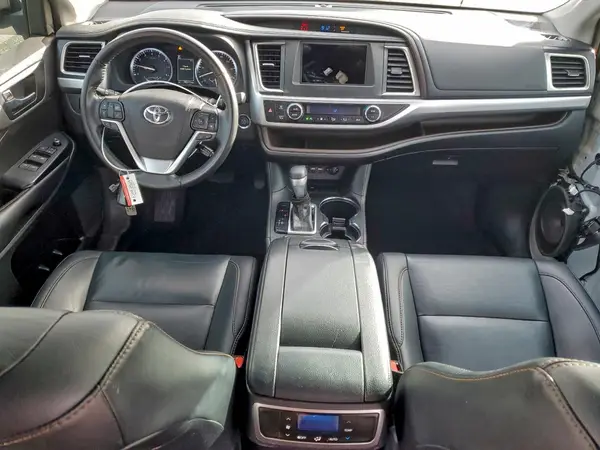 5TDKZRFH7KS357742 2019 TOYOTA HIGHLANDER - Image 8