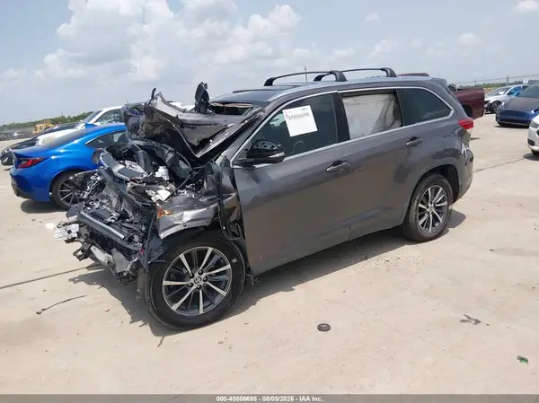 5TDKZRFH7KS369969 2019 TOYOTA HIGHLANDER - Image 2