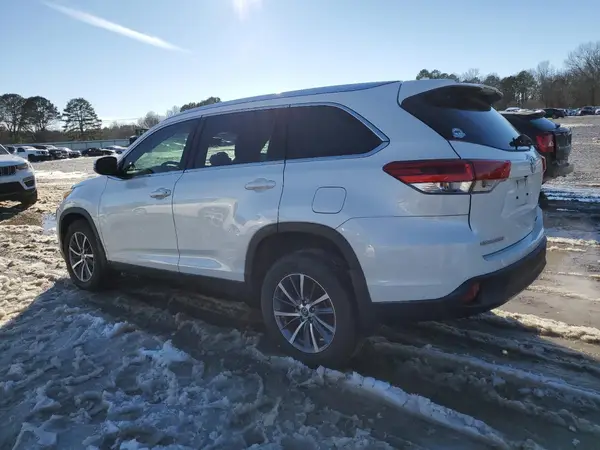 5TDKZRFH7KS550778 2019 TOYOTA HIGHLANDER - Image 2