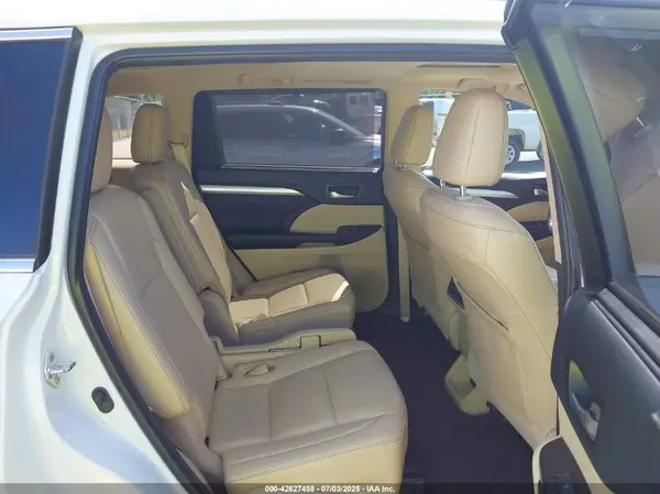 5TDKZRFH7KS551929 2019 TOYOTA HIGHLANDER - Image 8