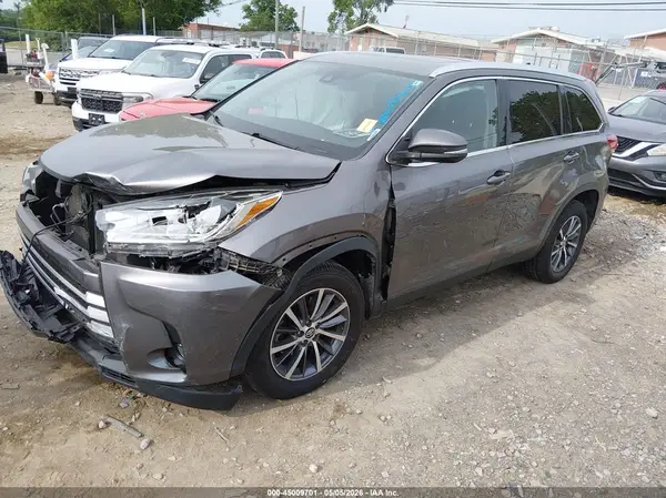 5TDKZRFH7KS553096 2019 TOYOTA HIGHLANDER - Image 2