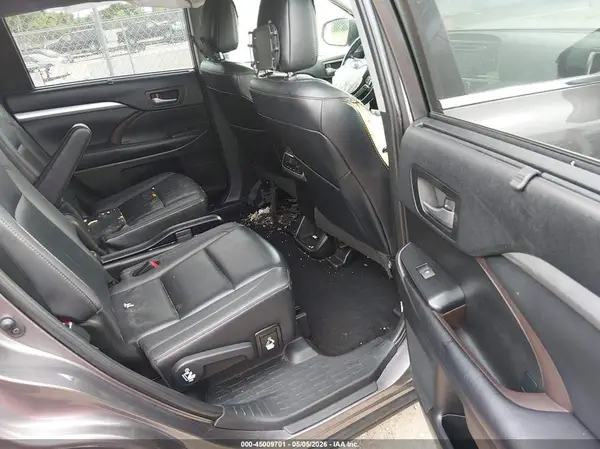 5TDKZRFH7KS553096 2019 TOYOTA HIGHLANDER - Image 8