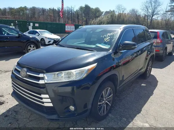 5TDKZRFH7KS553860 2019 TOYOTA HIGHLANDER - Image 2