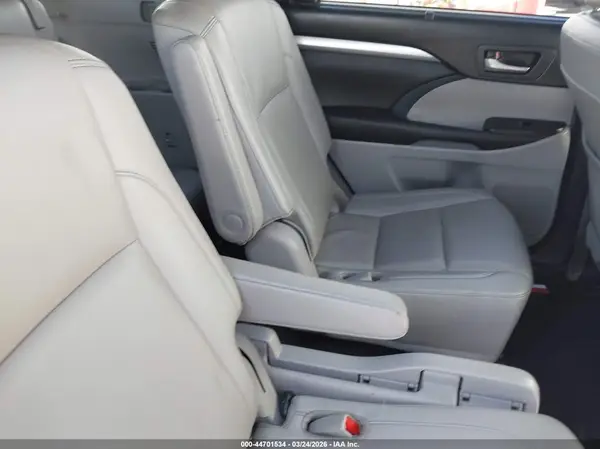 5TDKZRFH7KS553860 2019 TOYOTA HIGHLANDER - Image 8