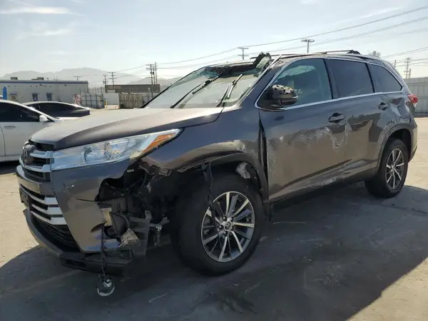 5TDKZRFH7KS555558 2019 TOYOTA HIGHLANDER - Image 1