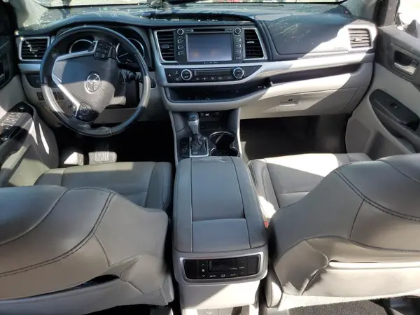 5TDKZRFH7KS555558 2019 TOYOTA HIGHLANDER - Image 8