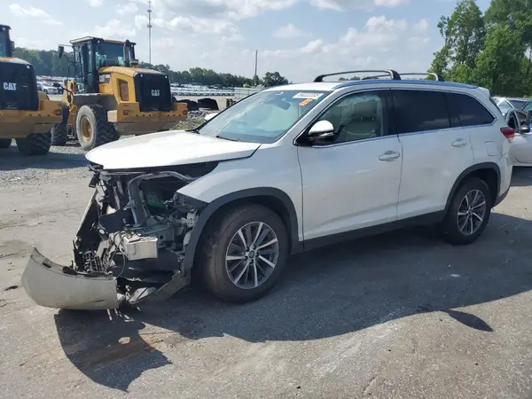 5TDKZRFH7KS555866 2019 TOYOTA HIGHLANDER - Image 1