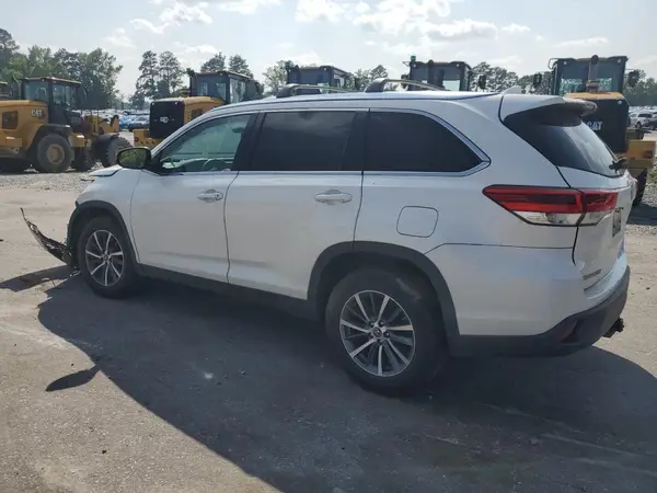 5TDKZRFH7KS555866 2019 TOYOTA HIGHLANDER - Image 2
