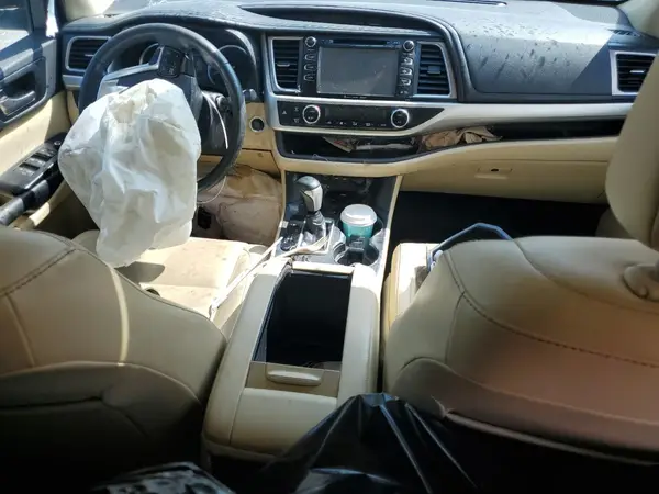 5TDKZRFH7KS555866 2019 TOYOTA HIGHLANDER - Image 8