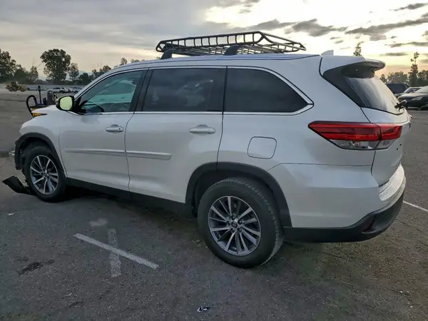 5TDKZRFH7KS555916 2019 TOYOTA HIGHLANDER - Image 2