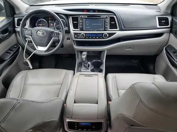 5TDKZRFH7KS557763 2019 TOYOTA HIGHLANDER - Image 8
