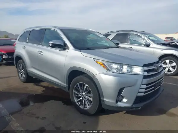 5TDKZRFH7KS558962 2019 TOYOTA HIGHLANDER - Image 1