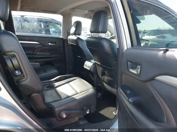 5TDKZRFH7KS558962 2019 TOYOTA HIGHLANDER - Image 8