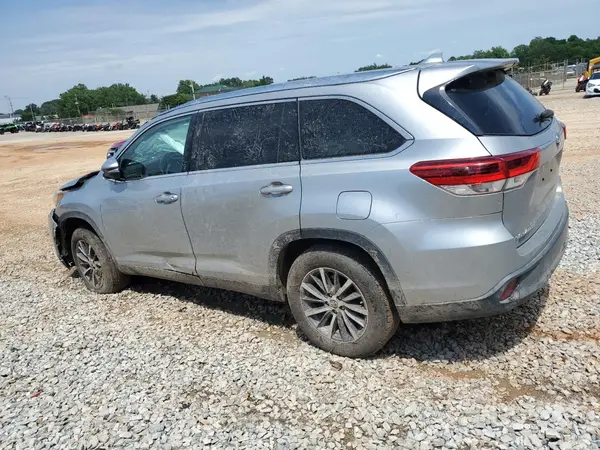 5TDKZRFH7KS559853 2019 TOYOTA HIGHLANDER - Image 2