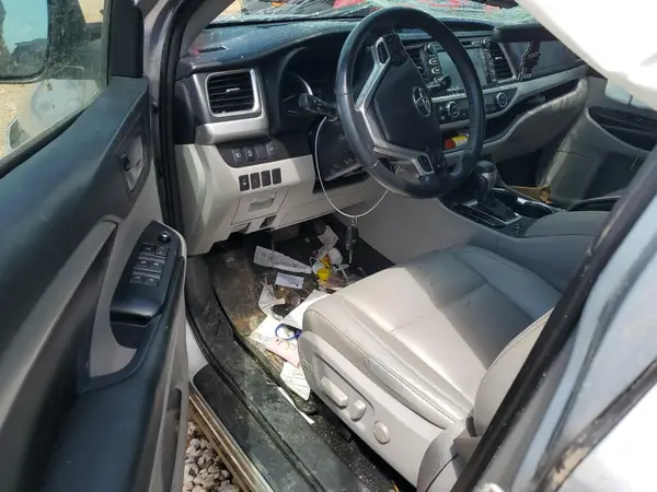 5TDKZRFH7KS559853 2019 TOYOTA HIGHLANDER - Image 8