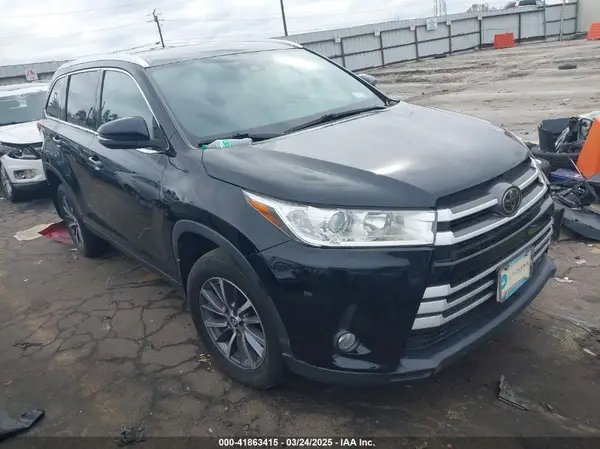 5TDKZRFH7KS560257 2019 TOYOTA HIGHLANDER - Image 1