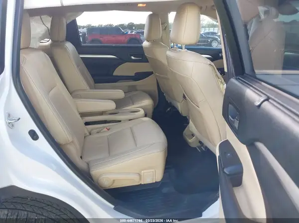 5TDKZRFH7KS560341 2019 TOYOTA HIGHLANDER - Image 8
