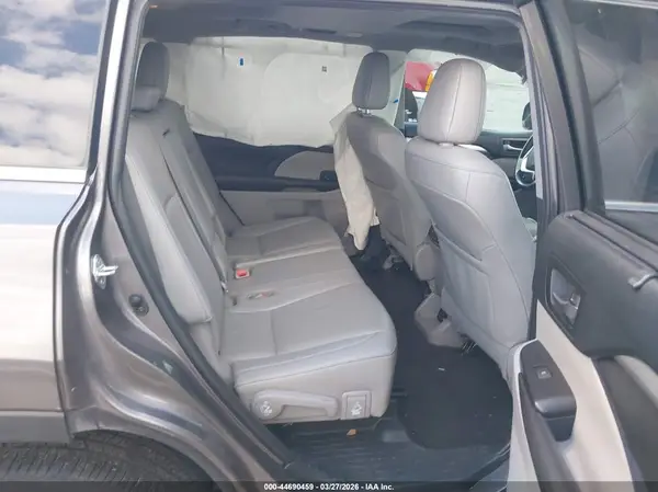 5TDKZRFH7KS560498 2019 TOYOTA HIGHLANDER - Image 8
